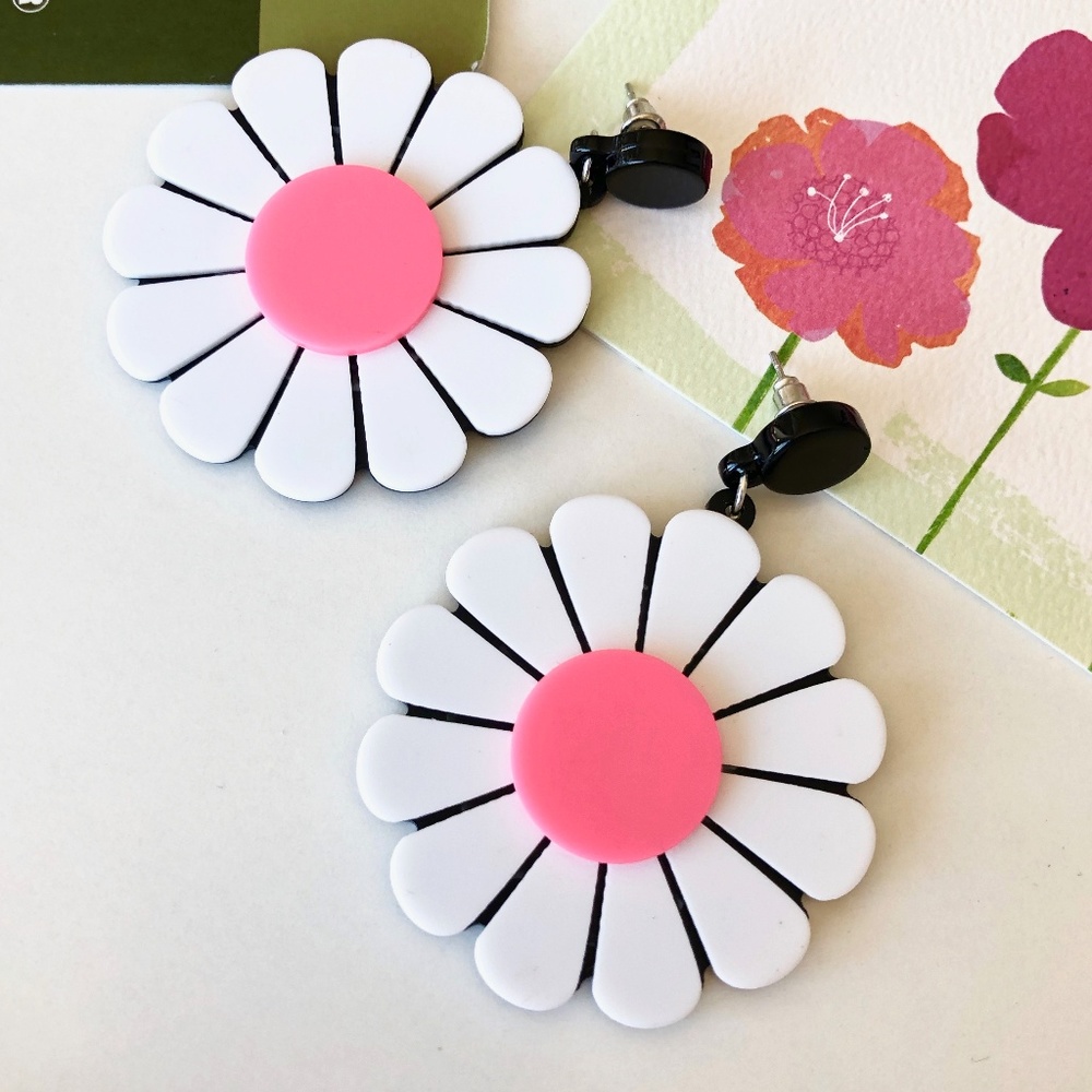 🌸 Pink Daisy Babe Earrings